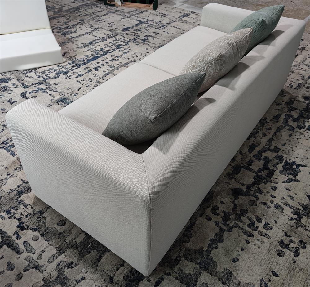 High-Quality Modern Sofa for Hotels & Lobbies