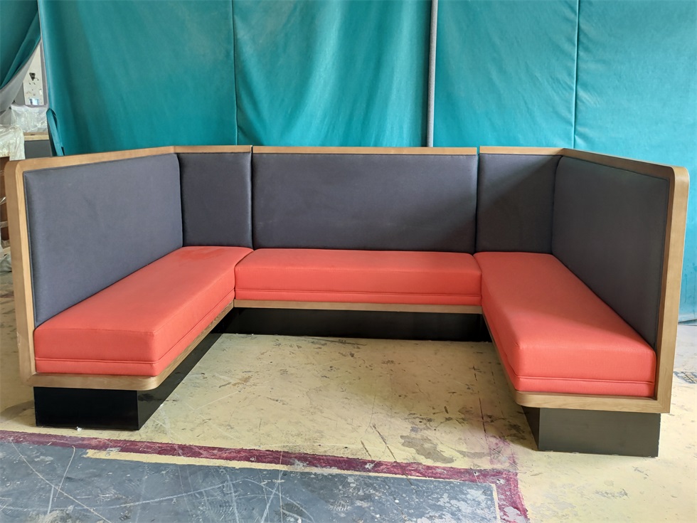 U-Shaped Hot Pot Restaurant Booth Seating - Wood Frame, Gray Backrest, and Orange Seat Cushion, Perfect for Dining Comfort and Style