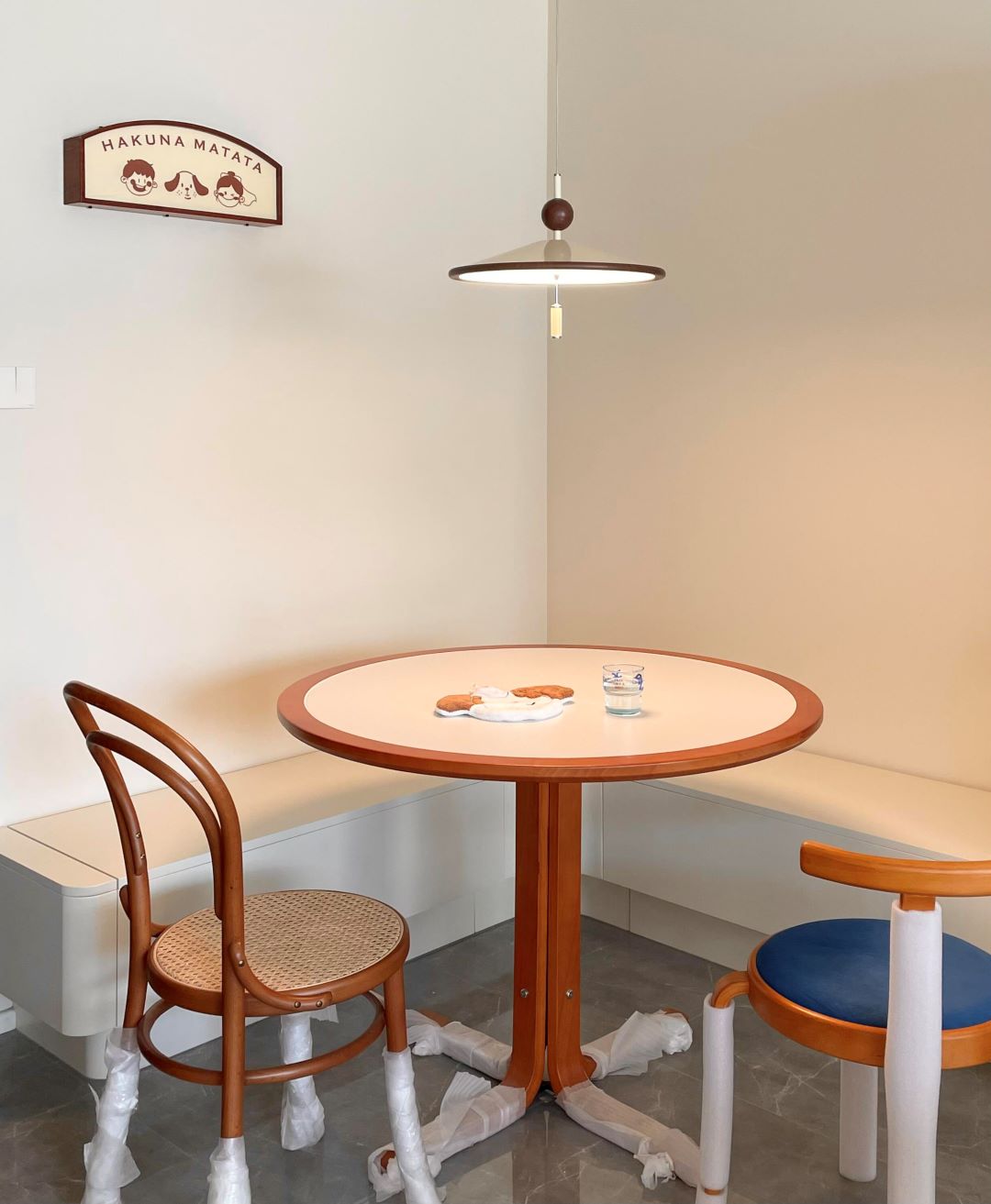 Comfortable Restaurant Booths for Small Spaces