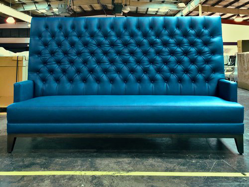 BBQ Restaurant High-Back Leather Booth Sofa – Timeless Diamond-Tufted Design