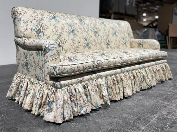 Elegant Floral Restaurant Booth Sofa with Pleated Skirt for Dining Spaces