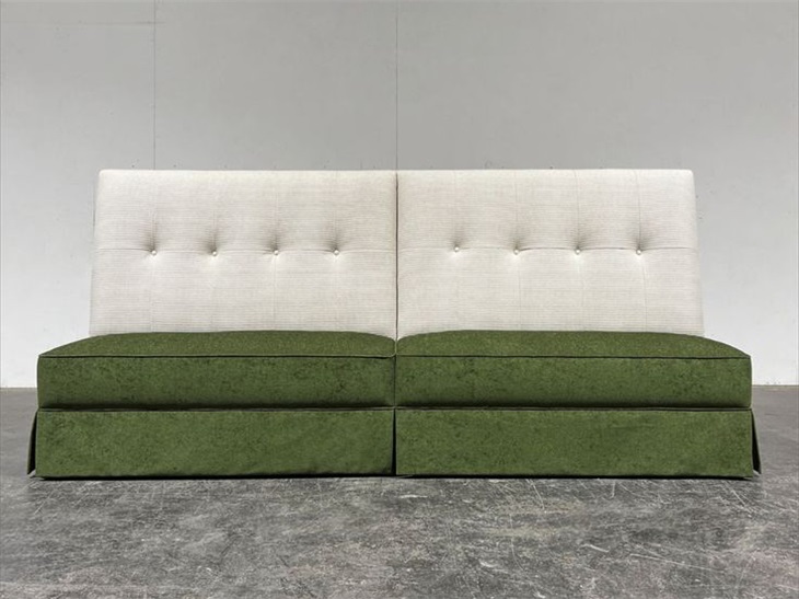 Luxury Hotel Tufted Banquette: Plush Green Velvet Cushion Seating
