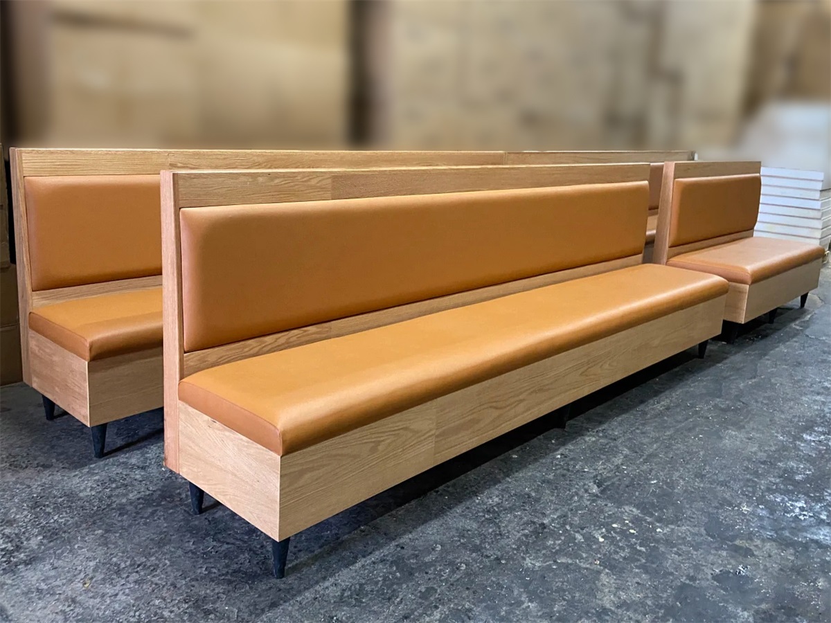 Modern upholstered restaurant booth seating with a solid wood frame and leather upholstery. Ideal for restaurants, cafés, and commercial dining spaces. Custom sizes and colors available.
